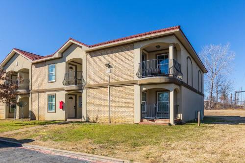 *double Apartment*spacious Units*heart Of Arlington