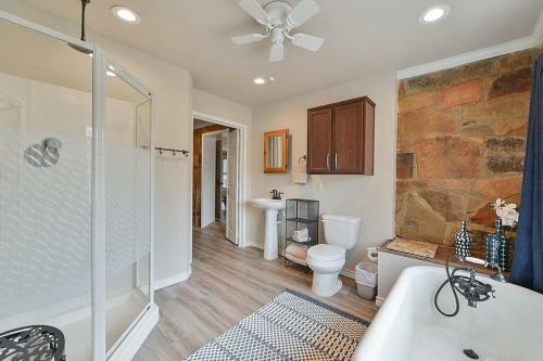 Spacious 4-bedroom Home W/ Beautiful Garden