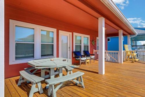 Coastal Cajun Getaway On The Beach! Home