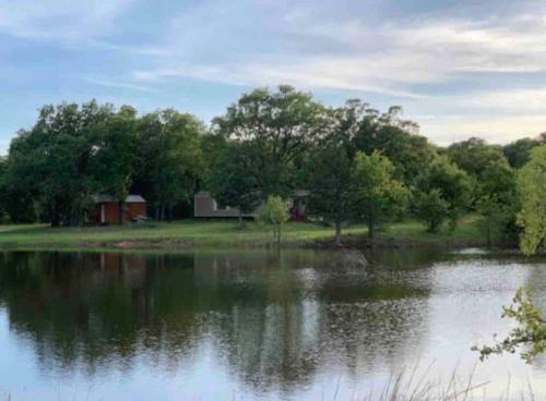 Texas Ranch 26 Acre Country Fishing Cabin