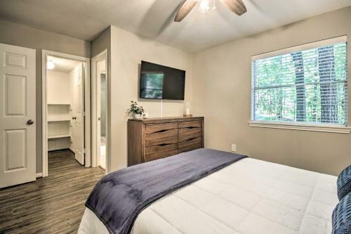 Modern Home With Deck - Near Fishing And Boating!