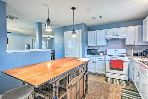 Family-friendly Conroe Home With Patio And Grill!