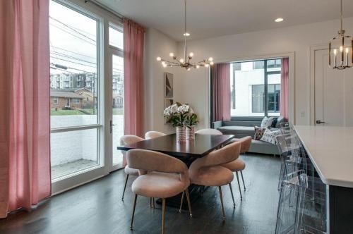 4 Connecting Condos - Sleeps 32 To 36 - Firepits - Garages - Rooftops Decks - Great Views - Security