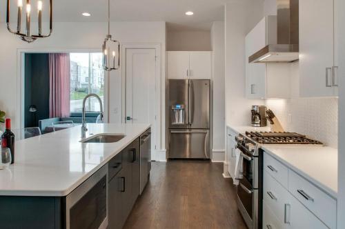 4 Connecting Condos - Sleeps 32 To 36 - Firepits - Garages - Rooftops Decks - Great Views - Security