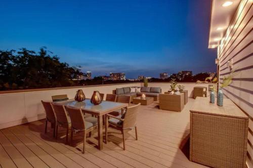 4 Connecting Condos - Sleeps 32 To 36 - Firepits - Garages - Rooftops Decks - Great Views - Security