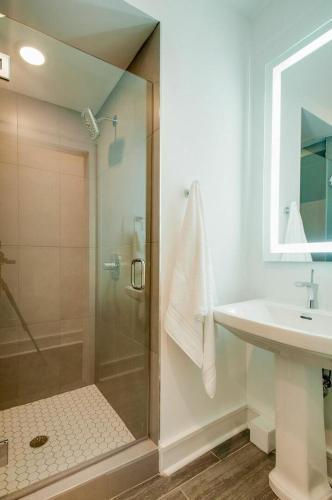 4 Connecting Condos - Sleeps 32 To 36 - Firepits - Garages - Rooftops Decks - Great Views - Security