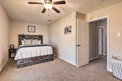Charming Abode With Yard About 2 Mi To Texas Aandm!