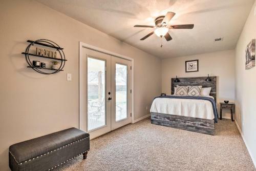 Charming Abode With Yard About 2 Mi To Texas Aandm!