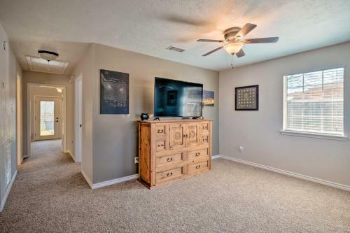 Charming Abode With Yard About 2 Mi To Texas Aandm!
