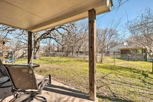 Charming Abode With Yard About 2 Mi To Texas Aandm!