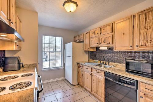 Charming Abode With Yard About 2 Mi To Texas Aandm!