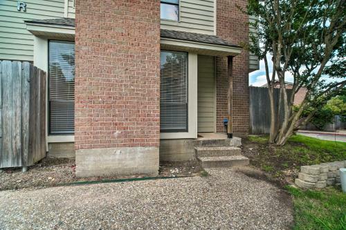 Apartamento Charming Condo With Pool About 2 Mi To Texas A And M!