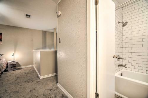 Apartamento Charming Condo With Pool About 2 Mi To Texas A And M!