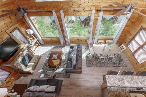 High Expectations - Mountain View, Game Room, Hot Tub