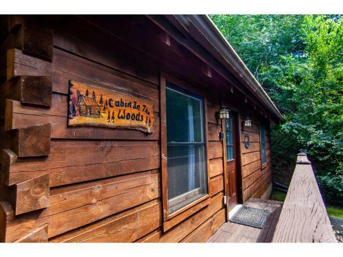Cabin In The Woods With Hot Tub