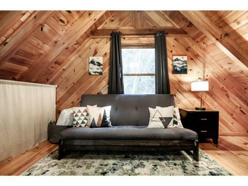 Cabin In The Woods With Hot Tub