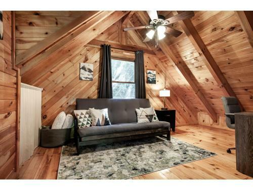 Cabin In The Woods With Hot Tub