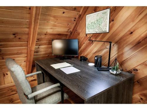 Cabin In The Woods With Hot Tub