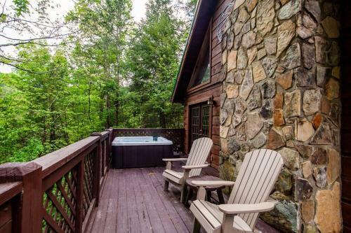Cabin In The Woods With Hot Tub