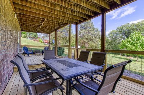 Apartamento Fun & Games By Honeybearcabins 2br/1ba Sleeps 7