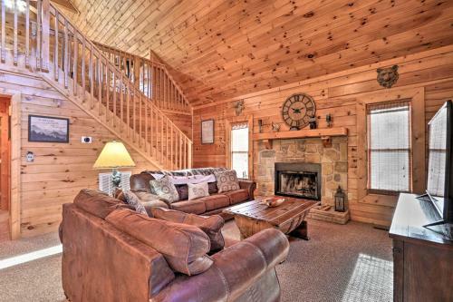 Sevierville Cabin With Boat Launch And Hot Tub!