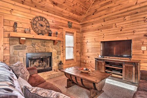 Sevierville Cabin With Boat Launch And Hot Tub!
