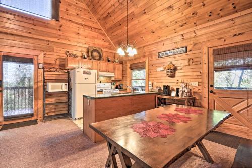 Sevierville Cabin With Boat Launch And Hot Tub!
