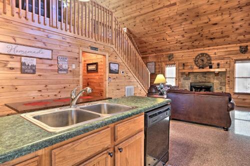 Sevierville Cabin With Boat Launch And Hot Tub!
