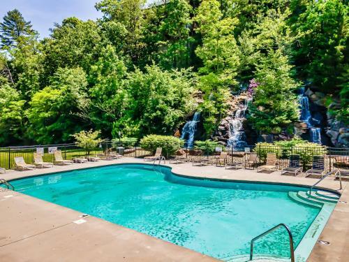 Timberwolf Vista W Hottub Pool Resort View