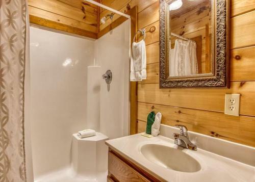 Bear Foot Lodge #308 By Aunt Bug's Cabin Rentals