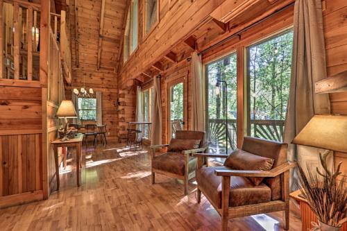 Cabin With Hot Tub And Deck, 3 Mi To Pigeon Forge