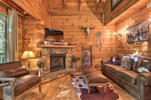 Cabin With Hot Tub And Deck, 3 Mi To Pigeon Forge