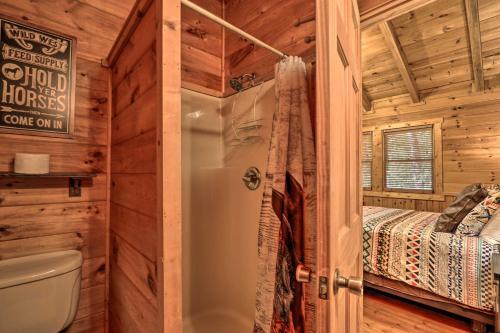 Cabin With Hot Tub And Deck, 3 Mi To Pigeon Forge