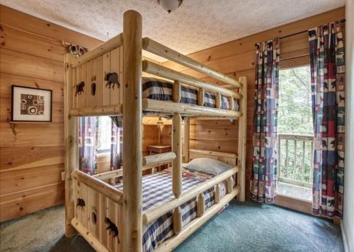 Magnolia Bearadise #311 By Aunt Bug's Cabin Rentals