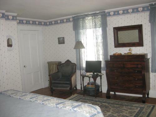 The Bridges Inn At Whitcomb House B&B