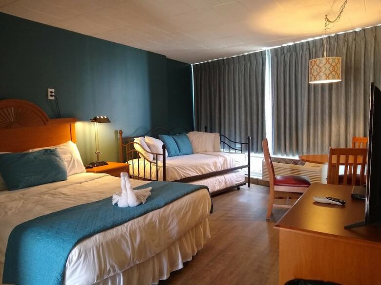 Charlroy Motel