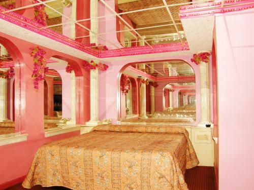 Gallery Holiday Motel
