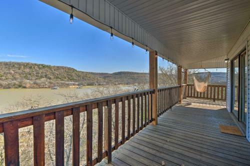 Spacious Family Home On The Water And Boat Dock