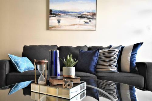 Elegant Stays Corporate Apartment Uptown - Downtown -