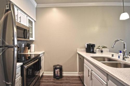 Elegant Stays Corporate Apartment Uptown - Downtown -