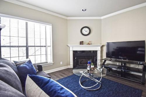 Elegant Stays Corporate Apartment Uptown - Downtown -