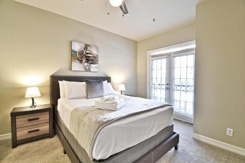 Elegant Stays Corporate Apartment Uptown - Downtown -