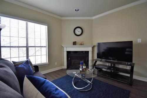 Elegant Stays Corporate Apartment Uptown - Downtown -