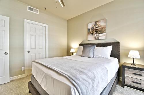 Elegant Stays Corporate Apartment Uptown - Downtown -