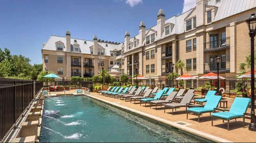 Elegant Stays Corporate Apartment Uptown - Downtown -