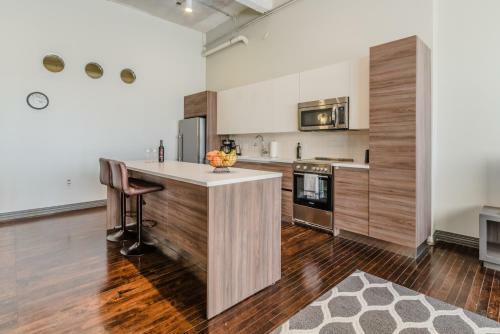 Regal Stays Corporate Apartments - Downtown Dallas
