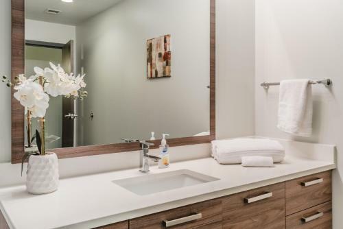 Regal Stays Corporate Apartments - Downtown Dallas