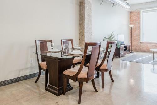 Regal Stays Corporate Apartments - Downtown Dallas
