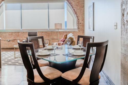 Regal Stays Corporate Apartments - Downtown Dallas