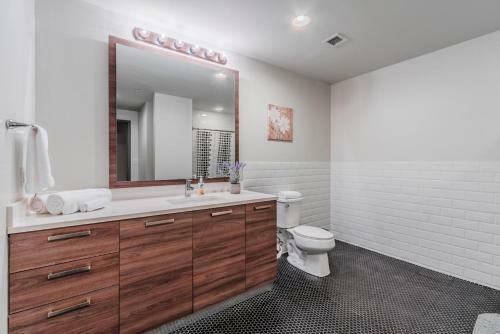 Regal Stays Corporate Apartments - Downtown Dallas